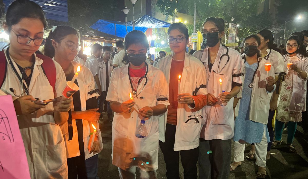 Kolkata doctors candlelight march